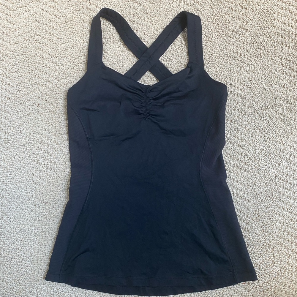 Lululemon black tank top with built in bra sz 6